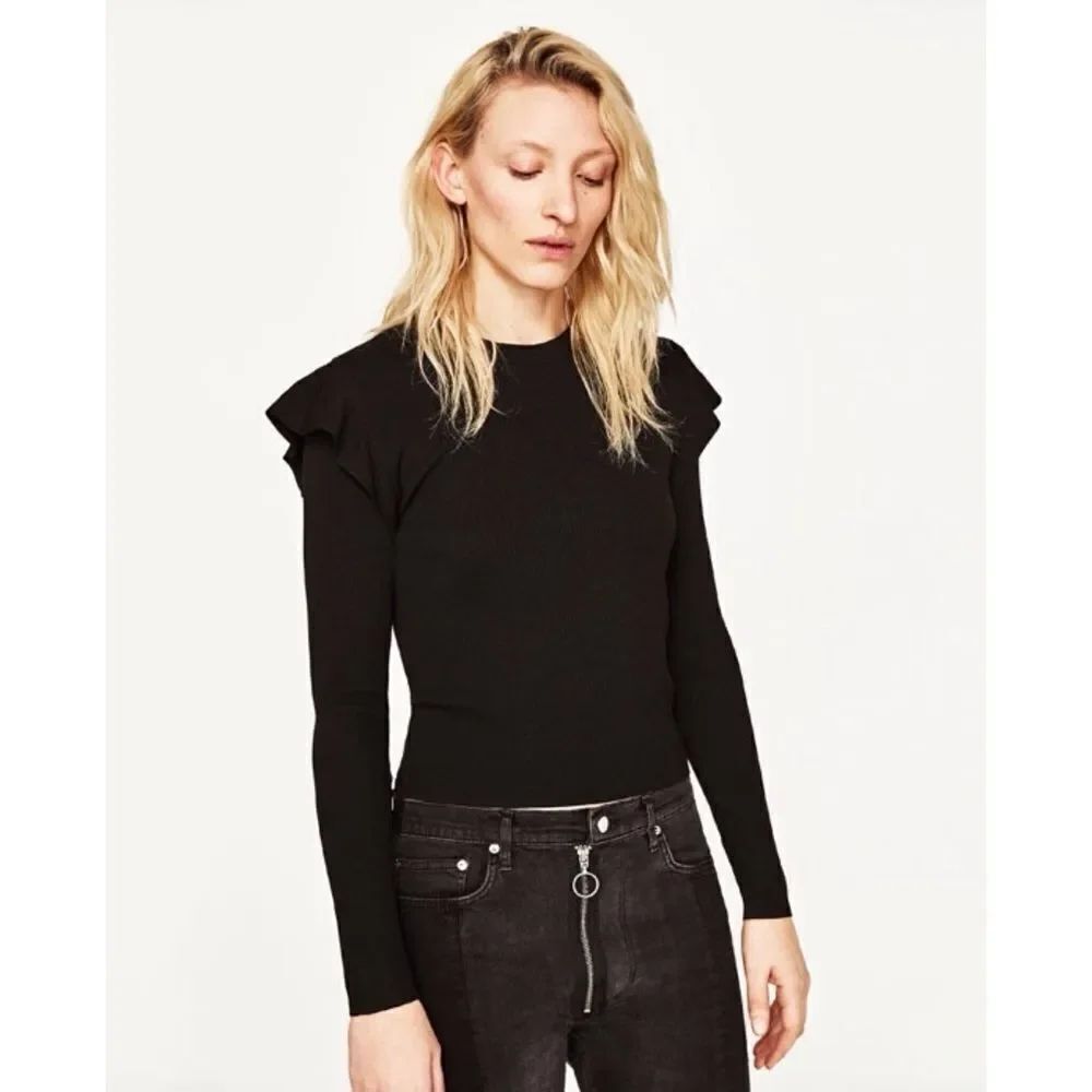 ✨ SWEAT SHIRT WITH SHOULDER FRILL✨ - Picture 2 of 6